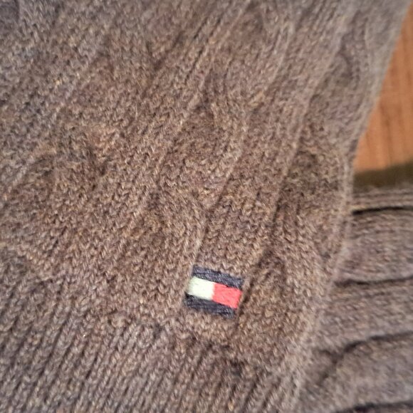 Tommy Hilfiger V neck sweater size Small - Picture 4 of 4